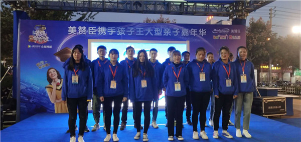 美赞臣巡展木质特装24